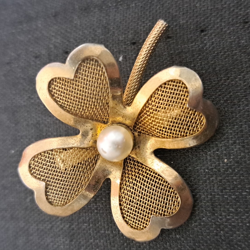 Signed gold tone 4 leaf clover brooch.